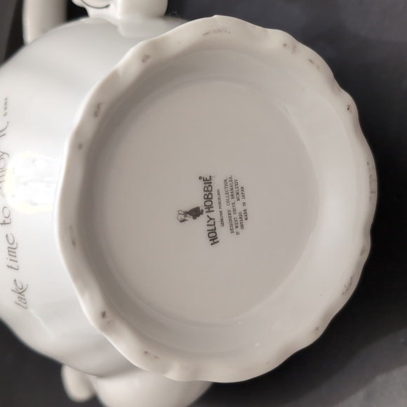 VGT,Holly Hobbie White Porcelain Teapot Features A Young Girl In a Green Dress. - Picture 9 of 12